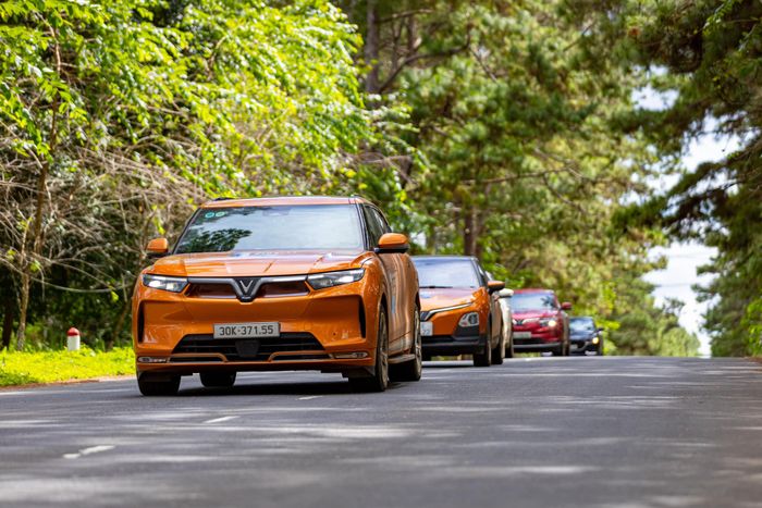 Chủ nhân của chiếc VinFast VF 9 đã trải qua 2 đời Lexus: ‘Thay đổi thói quen sử dụng xe, từ bỏ xe xăng để nhà không còn bụi phủ.' - Ảnh 4.