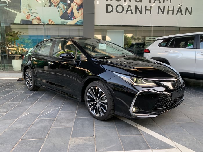 Xem gần hơn Toyota Corolla Altis 2023 tại đại lý: Cải tiến về trang bị an toàn, đồng hồ tốc độ tiên tiến nhất trong phân khúc - Ảnh 1.