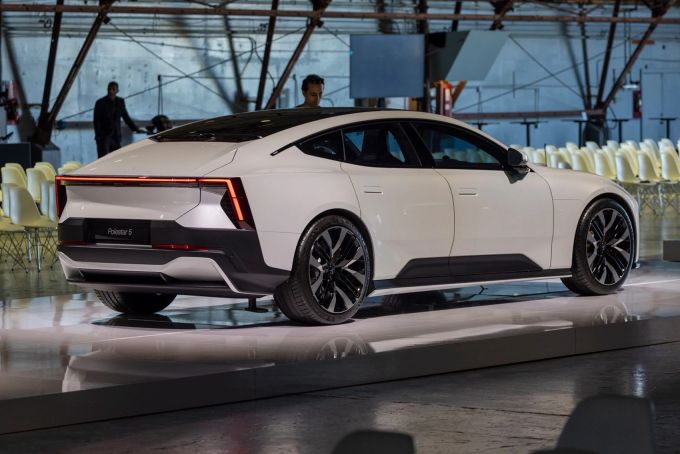 VinFast đã phát triển siêu pin với khả năng sạc trong 5 phút và đi được 160km, đánh bại cả Tesla.