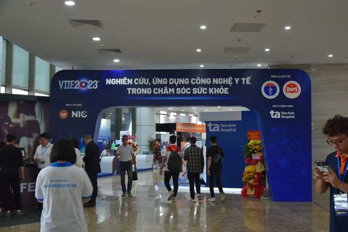 Dạo một vòng triển lãm VIIE 2023: Trải nghiệm lái thử VinFast, khám phá đa dạng máy bay không người lái và công nghệ sáng tạo - Ảnh 16.