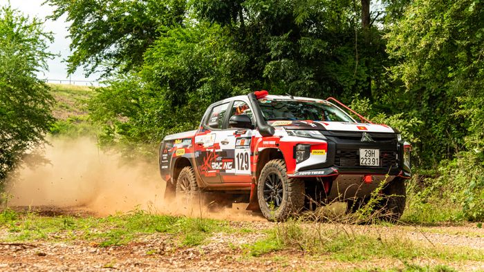 Dàn Mitsubishi Triton off-road ở Vĩnh Phúc: Thi đấu kịch tính trên đường thử xe tăng, lội bùn ngập hơn nửa bánh - Ảnh 6.