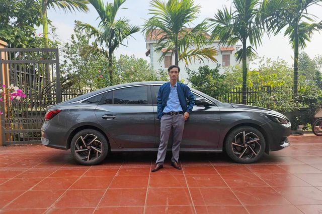 Chủ nhân của chiếc MG5 đã lái xe được 52.000km trong vòng 2 năm, chia sẻ rằng việc nuôi xe này tiết kiệm hơn và an toàn hơn một số xe khác trong cùng tầm giá. Anh ta nhận thấy nhiều điểm còn thiếu sót sau khi lái thử nhiều lần.