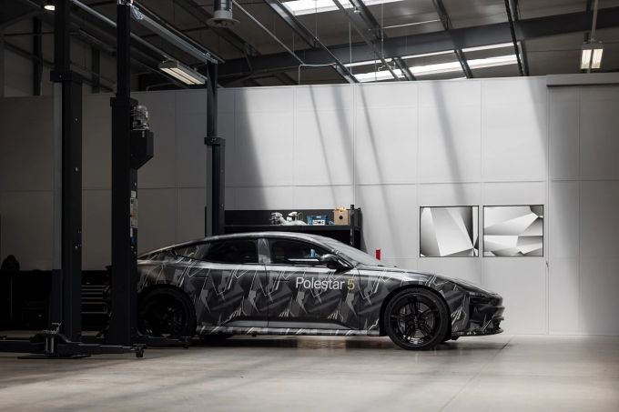 VinFast giới thiệu pin siêu tốc: Sạc 5 phút đi 160km, thách thức Tesla - Ảnh 2.