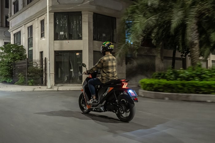 Đánh giá xe máy Dat Bike Quantum: Lái êm, tích hợp công nghệ tiên tiến như ô tô nhưng cần xem xét trước khi mua - Hình 12.