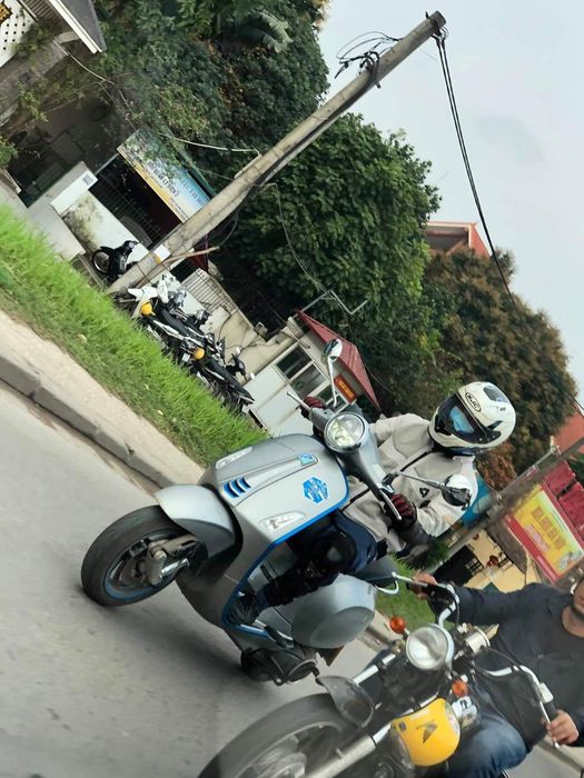 Vespa Elettrica - phiên bản xe điện của Vespa từng được thử nghiệm tại Hà Nội vào đầu năm 2019 - Ảnh 1.