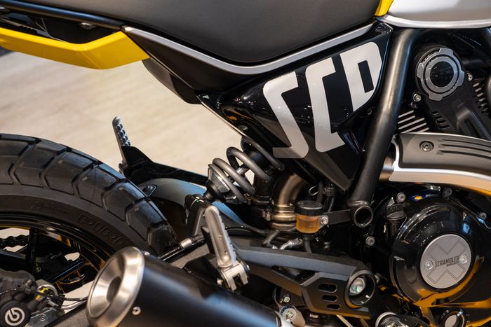 Ducati Scrambler Icon 2023: Giá 379 triệu tại Việt Nam - Hình 4.