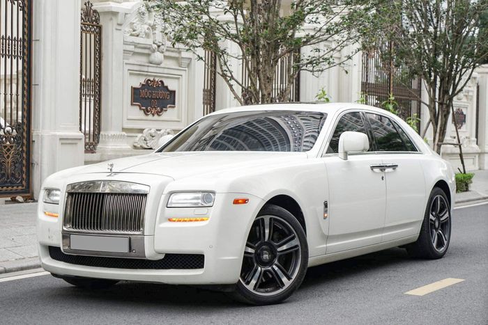 Chỉ Cần Chi Hơn 5 Tỷ Đồng, Bạn Có Thể Sở Hữu Chiếc Rolls-Royce Ghost Này - Ảnh 1.