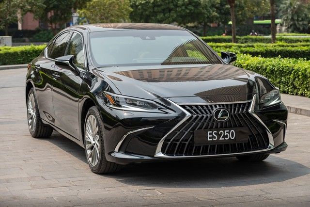 Lexus ES - 'Thượng thần giữ giá' trên thị trường xe sang đã qua sử dụng tại Việt Nam - Ảnh 3.