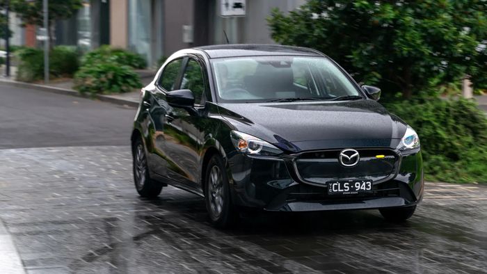 Mazda2 sắp ra mắt thế hệ mới với động cơ lấy cảm hứng từ 'xe điện' - Ảnh 1.