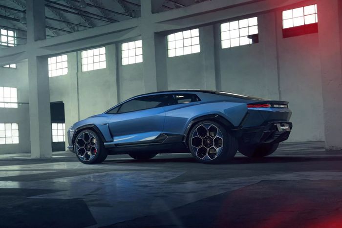 SUV thứ hai của Lamborghini sau Urus chính thức ra mắt, sẽ là chiếc xe điện đầu tiên của hãng - Hình ảnh 4.