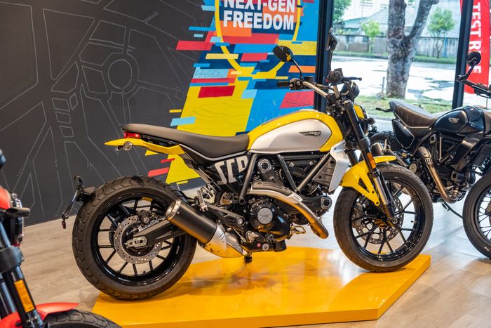 Ducati Scrambler Icon 2023: Giá 379 triệu tại Việt Nam - Hình 8.