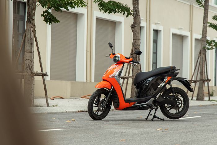 Đánh giá xe máy Dat Bike Quantum: Có trải nghiệm lái tốt, tích hợp công nghệ như ô tô nhưng còn vài điểm cần cân nhắc trước khi quyết định mua - Hình 2.