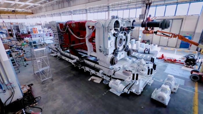 Elon Musk đưa về máy móc độc đáo từ Ý, 600 robot không cần thiết, Toyota, Ford, Hyundai... nhanh chóng theo đuổi - Hình 1.