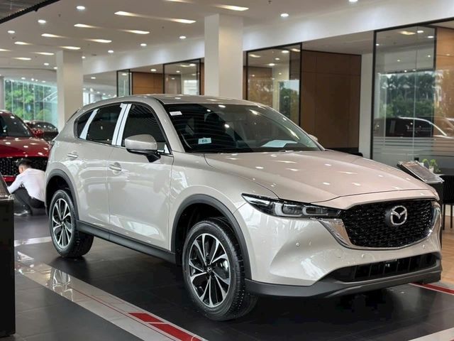 Một thêm một sự thay đổi đột ngột: Mazda CX-5 bất ngờ tăng giá, giá vẫn giữ vững ở vị trí hàng đầu trong phân khúc, khó lòng ảnh hưởng đến tình hình 'vua doanh số' - Ảnh 2.