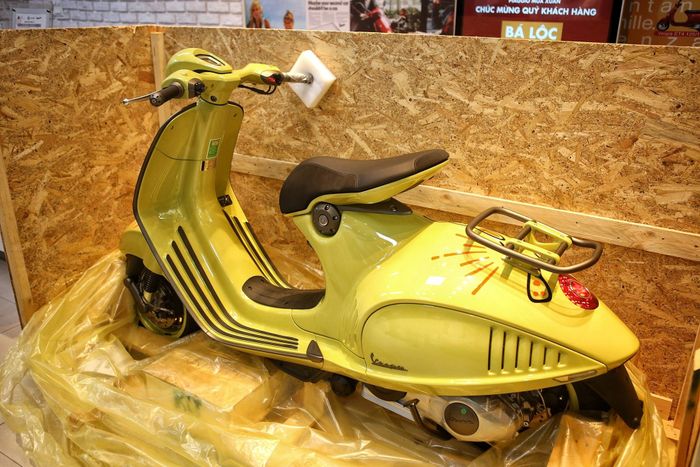 Khám phá chi tiết về xe tay ga Vespa với giá trị hơn 400 triệu đồng tại Việt Nam - Ảnh 2.