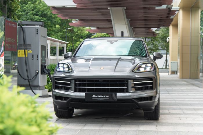 Porsche Cayenne 2024 chính thức ra mắt thị trường Việt Nam: Giá từ 5,56 tỷ đồng, có nhiều điểm mới - Ảnh 3.