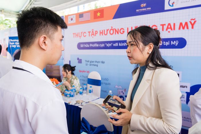 Xe điện do sinh viên tạo ra gây ấn tượng mạnh tại HUTECH TECHSHOW 2023 - Ảnh 5.