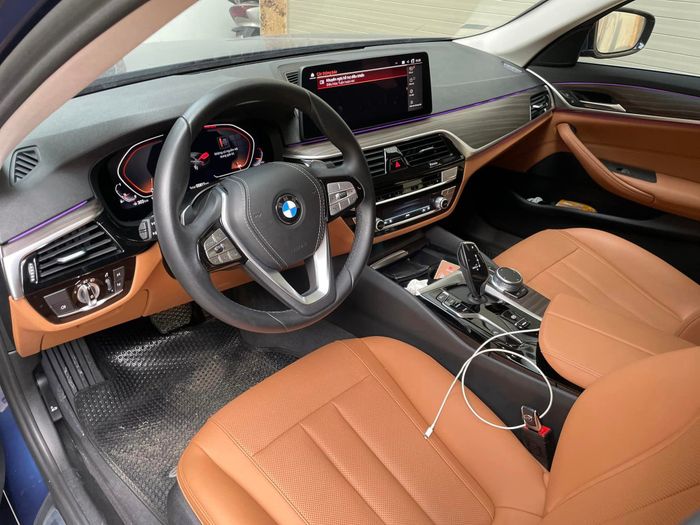 BMW 5-Series 2022 chạy 5.000 km rao bán giá tốt