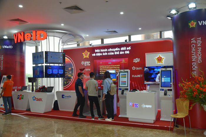 Dạo một vòng triển lãm VIIE 2023: Trải nghiệm lái thử VinFast và khám phá đa dạng máy bay không người lái cùng các công nghệ sáng tạo - Ảnh 20.