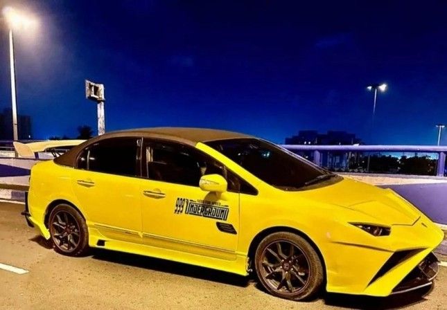 Honda Civic được trang trí theo phong cách siêu xe Lamborghini - Ảnh 3.