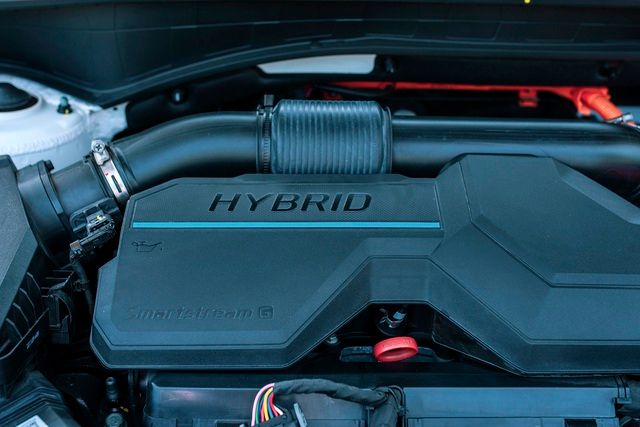 Hyundai Santa Fe Hybrid có giá 1,45 tỷ đồng tại Việt Nam: chỉ có một phiên bản, chia sẻ động cơ với Sorento Hybrid - Hình 3.