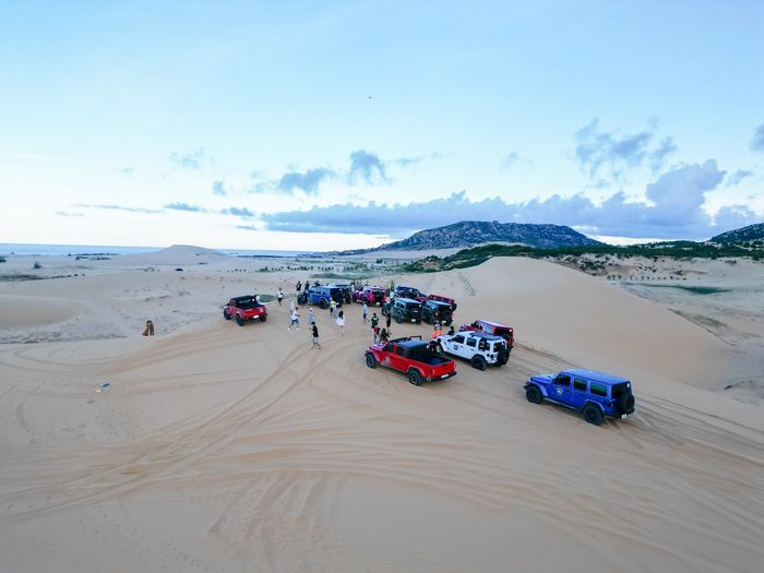 Cuối hành trình, đoàn 'Jeeper' quay về Bình Thuận qua đoạn đường từ Phan Thiết - Mũi Né đến Phan Rang, vượt qua những dãy đồi cát.