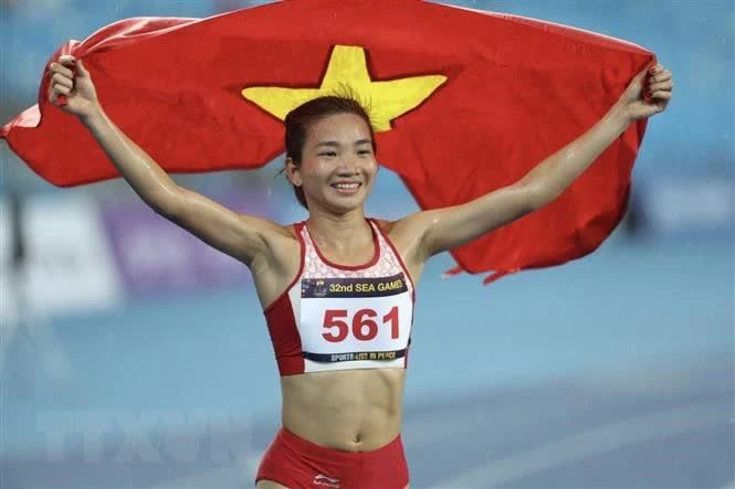 Với thành tích xuất sắc giành 3 HCV SEA Games, Nguyễn Thị Oanh, được mệnh danh là 'bà hoàng điền kinh', đã nhận được một chiếc Peugeot 2008 GT-Line.