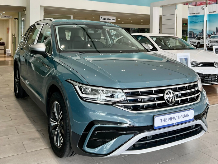 VW Tiguan Allspace tiếp tục giảm giá, hơn 300 triệu đồng: Full option chỉ hơn 1,6 tỷ, tương đương Sorento - Xem Ảnh 3.