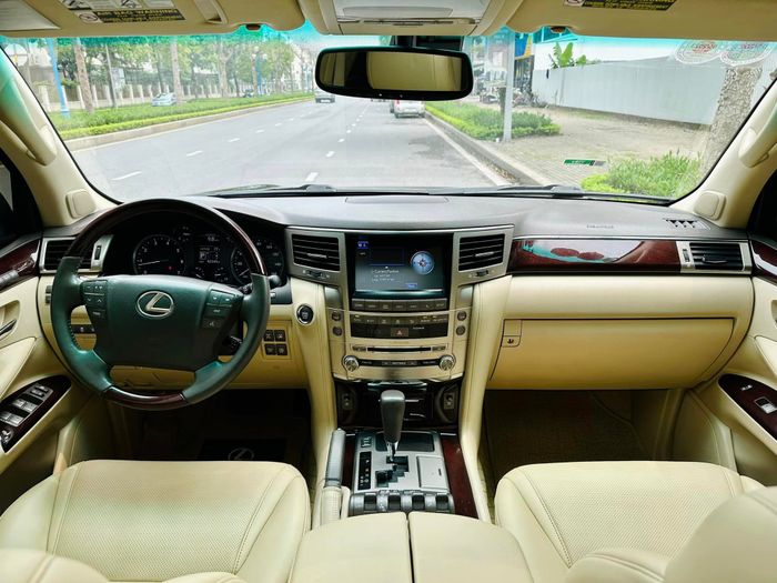 Chủ tịch chi 2,4 tỷ để độ xe Lexus LX 570 2013: Xe trông như giá 10 tỷ, nội thất tốn hơn 1,1 tỷ, giống phiên bản dành cho đại gia Trung Đông - Ảnh 6.