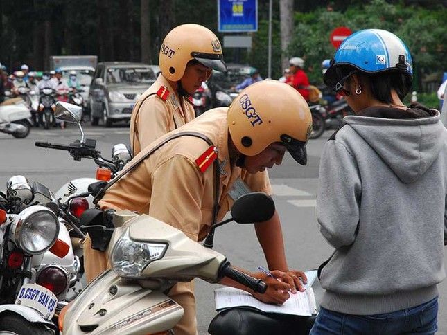 Tiền lãi tính trễ cho vi phạm luật giao thông được tính hàng ngày - Ảnh 1.