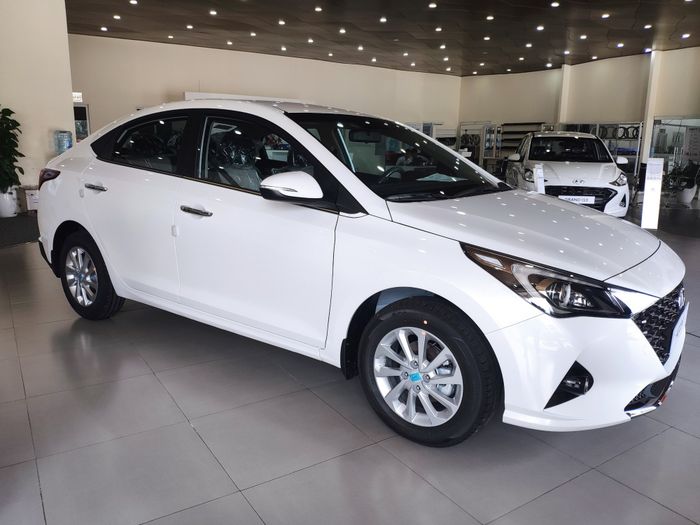 Hyundai Accent chiếm ưu thế về doanh số, có tiềm năng trở thành sedan bán chạy nhất tại Việt Nam trong năm 2023 - Ảnh 1.