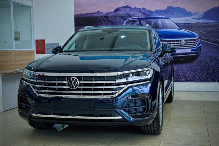 VW Touareg giảm mức kỷ lục 225 triệu, giá xuất phát chỉ còn 2,8 tỷ đồng, tương đương với GLC 300 mới ra mắt tại Việt Nam - Ảnh 1.