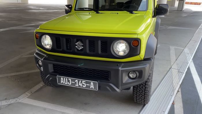 Lái thử Suzuki Jimny sắp đến Việt Nam, Youtuber với hơn 4 triệu người theo dõi: Chủ xe phê phán về Jimny - Ảnh 7.