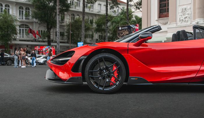 Phiên bản McLaren 765LT Spider đầu tiên về Việt Nam phục vụ đối tượng khách hàng giàu có, có giá gần 30 tỷ đồng - Hình ảnh 4