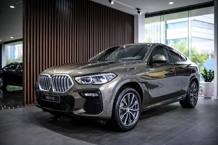 Xe sang đồng loạt giảm giá mạnh: Mercedes giảm trên nửa tỷ, BMW thậm chí giảm đến 1 tỷ đồng.