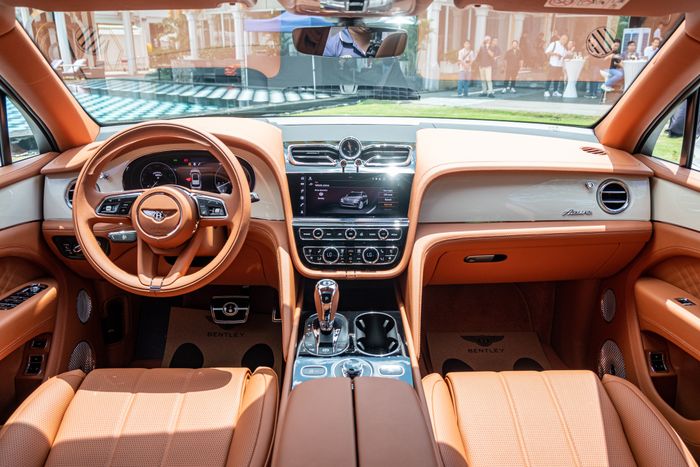 Thông tin chi tiết về Bentley Bentayga EWB Azure có giá gần 21 tỷ đồng tại Việt Nam - Ảnh 4.