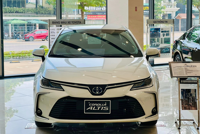 Đại lý đang thanh lý Toyota Corolla Altis: Phiên bản HEV cao cấp nhất tồn nhiều, giảm giá 100 triệu - Hình ảnh 1.