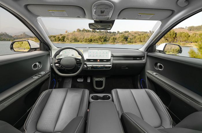 Hyundai Ioniq 5 có giá từ 1,3 tỷ đồng khi lắp ráp tại Việt Nam: Gần bằng VF 8 nhưng có trục dài hơn, có thể di chuyển hơn 450km sau mỗi lần sạc - Ảnh 4.