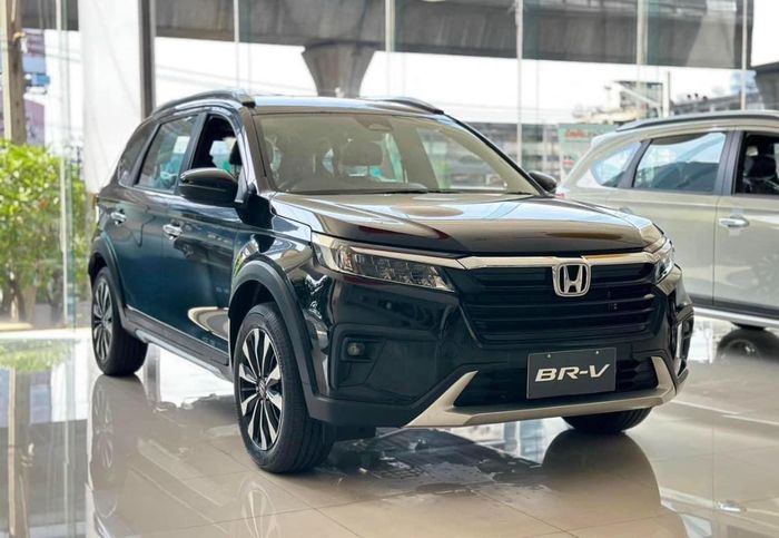 Honda BR-V mới ra mắt tại Việt Nam đã có chương trình ưu đãi giảm giá 70 triệu đồng, quyết tâm cạnh tranh với Xpander và Veloz Cross - Hình 1.