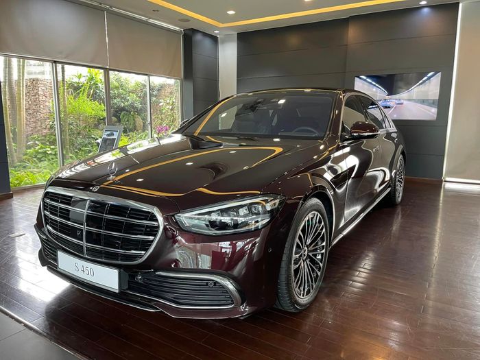 Mercedes-Benz S-Class giảm giá sâu, lên đến hơn 200 triệu, quyết chiến BMW 7-Series mới ra mắt - Ảnh 2.