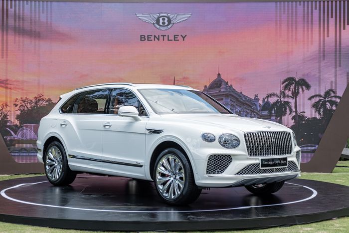 Chi tiết về Bentley Bentayga EWB Azure tại Việt Nam - Ảnh 1.