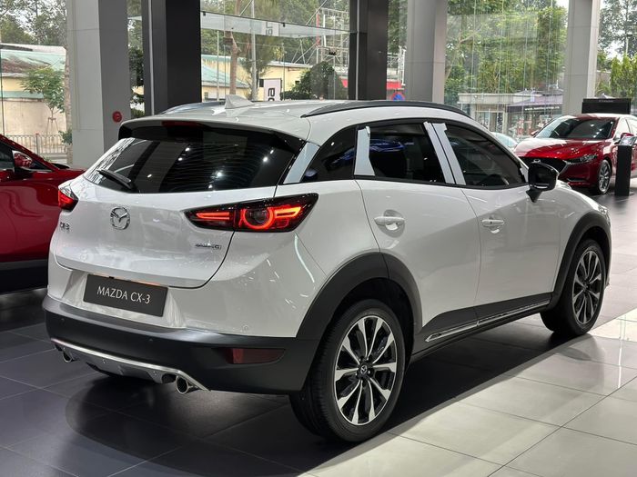 Lần đầu tiên, Mazda CX-3 giảm giá 100 triệu tại Việt Nam: Giá khởi điểm chỉ bằng Sonet, nỗ lực thu hút khách hàng trước Creta và Seltos - Ảnh 4.