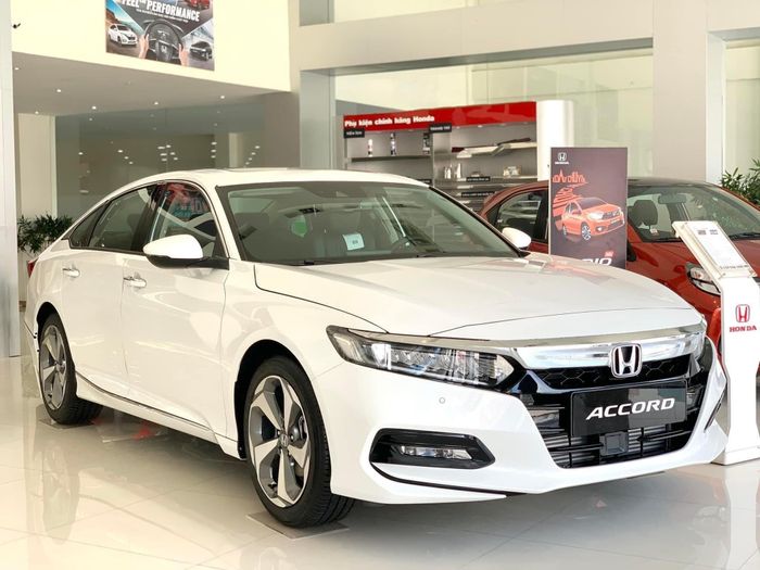 Honda Accord đối đầu giảm giá với Camry: Giá bán thực tế dưới 1,2 tỷ nhưng có ít tùy chọn, vẫn là một trong những mẫu đắt nhất trong phân khúc - Ảnh 1.