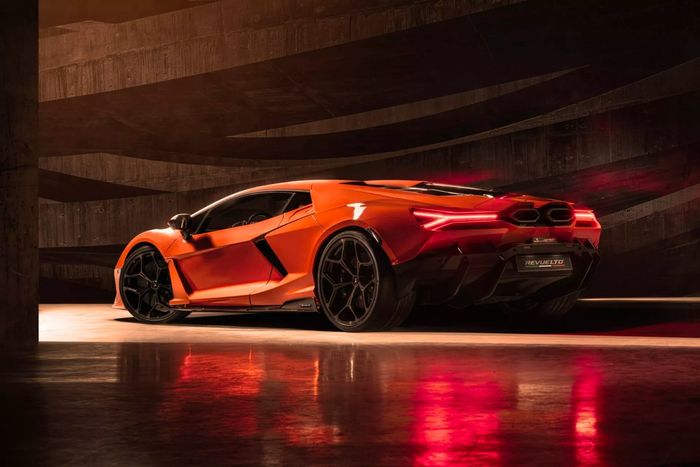 Để sở hữu chiếc siêu xe Lamborghini Revuelto, khách hàng sẽ phải đợi đến 2 năm - Ảnh 3.