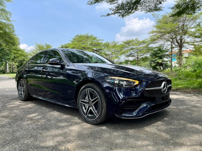 ‘Chủ toạ’ Low G cùng bạn gái tậu Mercedes-Benz C 300 AMG sau loạt bản hit đình đám - Ảnh 3.