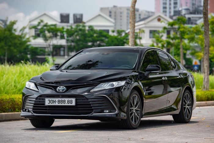 Chiếc Toyota Camry biển số ngũ quý 888.88 đã được bán trong vòng 1 đêm, với giá hơn 3,9 tỷ đồng - Ảnh 1.