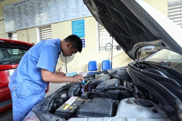 Vì sao chỉ áp dụng tự động giãn kiểm định cho xe ô tô dưới 9 chỗ không kinh doanh vận tải? - Ảnh 2.