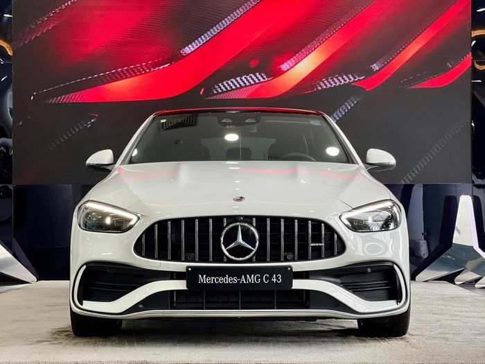 Mercedes-Benz giảm giá nhiều mẫu xe tại Việt Nam: Giảm giá lớn nhất lên đến hơn nửa tỷ đồng, G 63 chính hãng giá thấp chưa từng thấy - Hình ảnh 1.