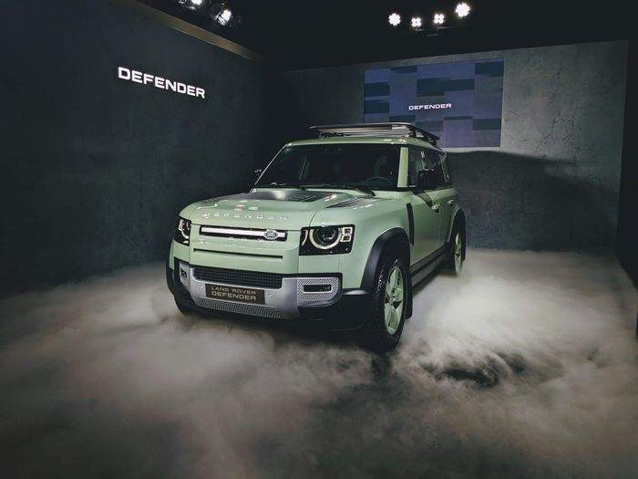 Defender 75th Limited Edition chính thức ra mắt tại Việt Nam - Chiếc xe hơn 7 tỷ đồng tạo nên sự độc đáo - Ảnh 2.