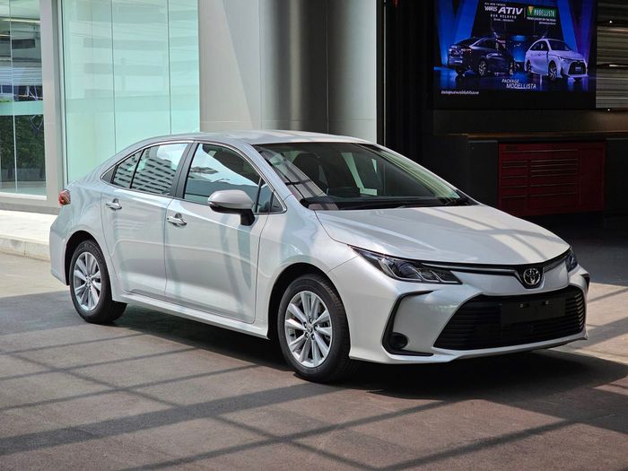 Ảnh thực tế Toyota Corolla Altis 2023: Giữ nguyên thiết kế nhưng bổ sung nhiều trang bị mới, sẽ sớm ra mắt tại Việt Nam để cạnh tranh với Mazda3 và Civic - Ảnh 2.